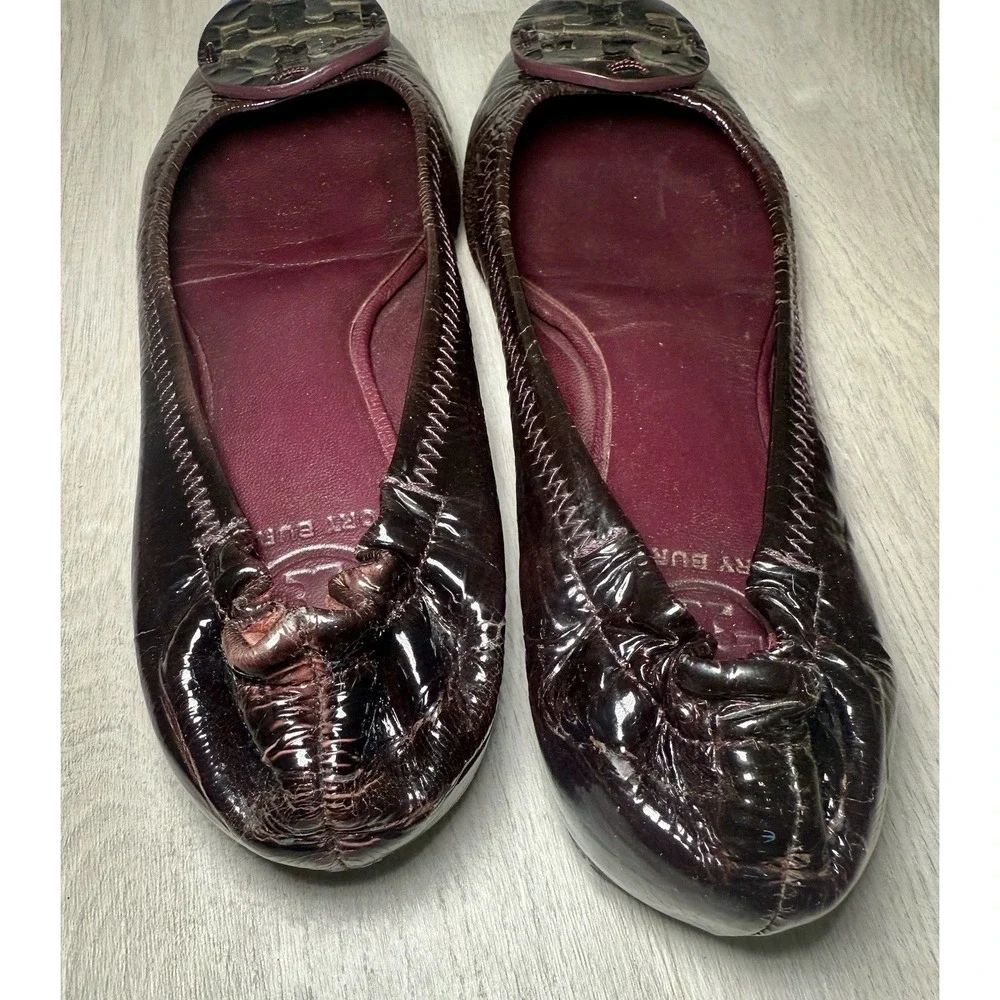 Tory Burch Reva Ballet Flats Dark Brown Patent Leather Embellished Logo sz 5